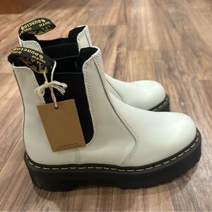 Dr. Martens Unisex Adult Chelsea Boot w/ Platform. Brand New w/ Tags, Never Worn
